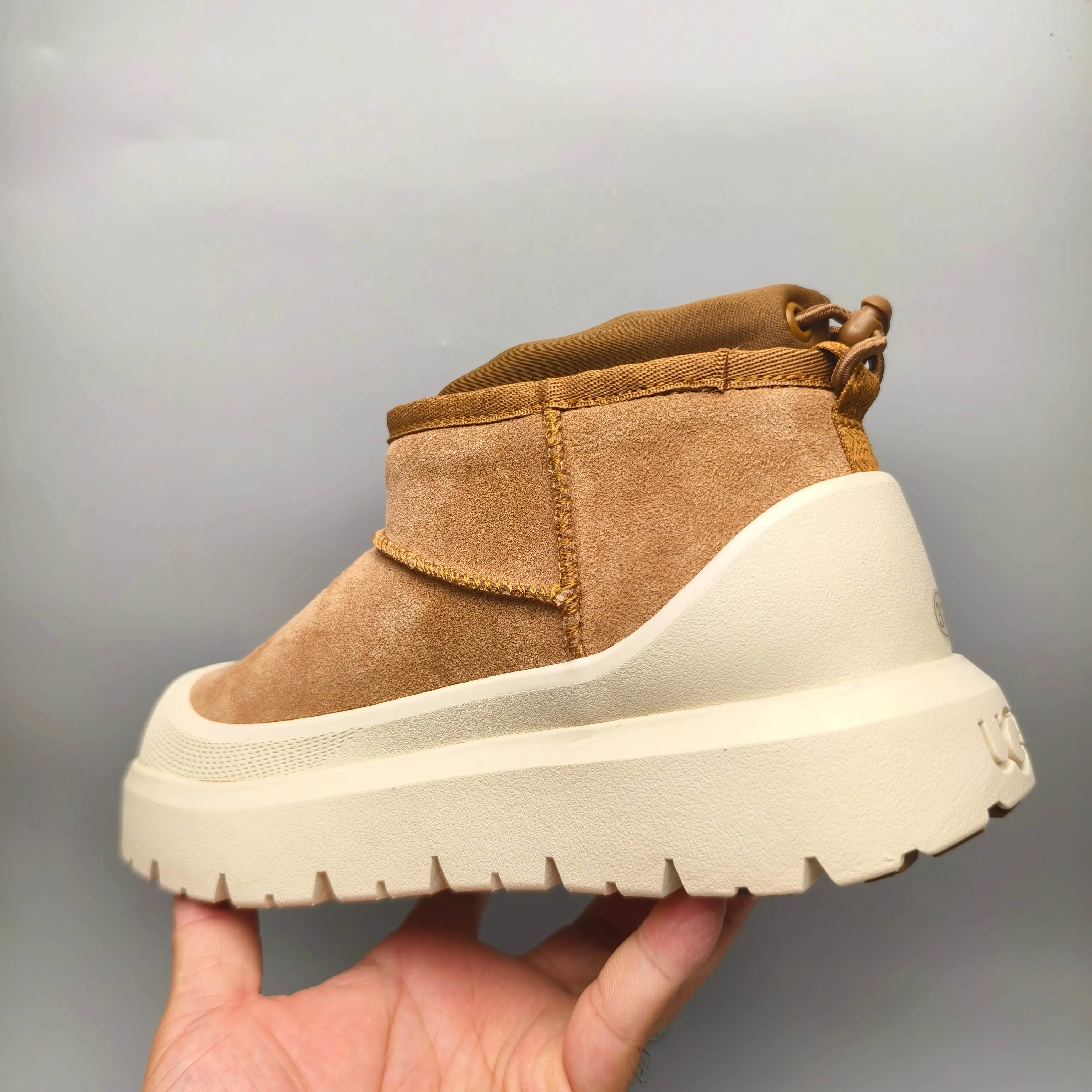 💰Women’s shoes 280 Men’s shoes 300 UGG sheepskin all-in-one snow boots 4196 Classic waterproof rubber sole couple’s shoes Color: white bottom, yellow bottom, blue bottom, black Matching code: 35-45